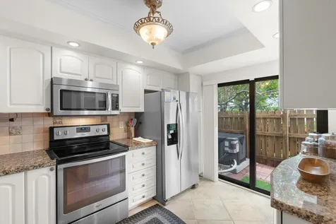 2116 NE 44th Street Lighthouse Point FL 33064
