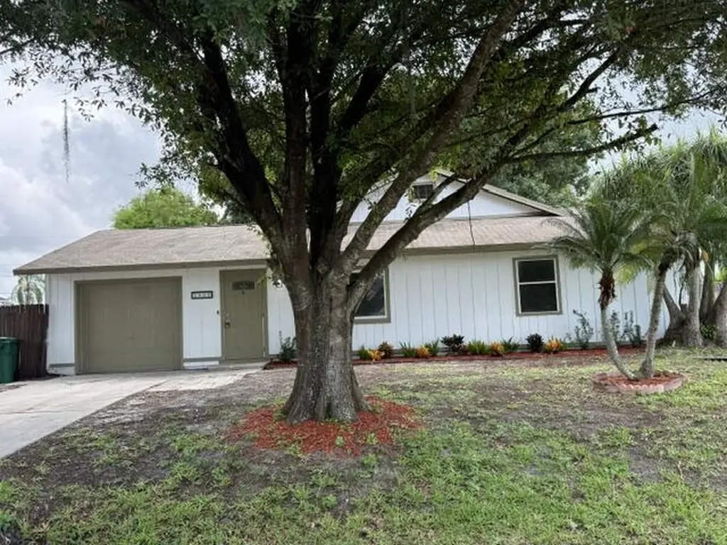 2008 SW Hampshire Lane Port St Lucie FL 34953