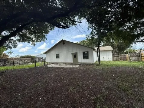 2008 SW Hampshire Lane Port St Lucie FL 34953