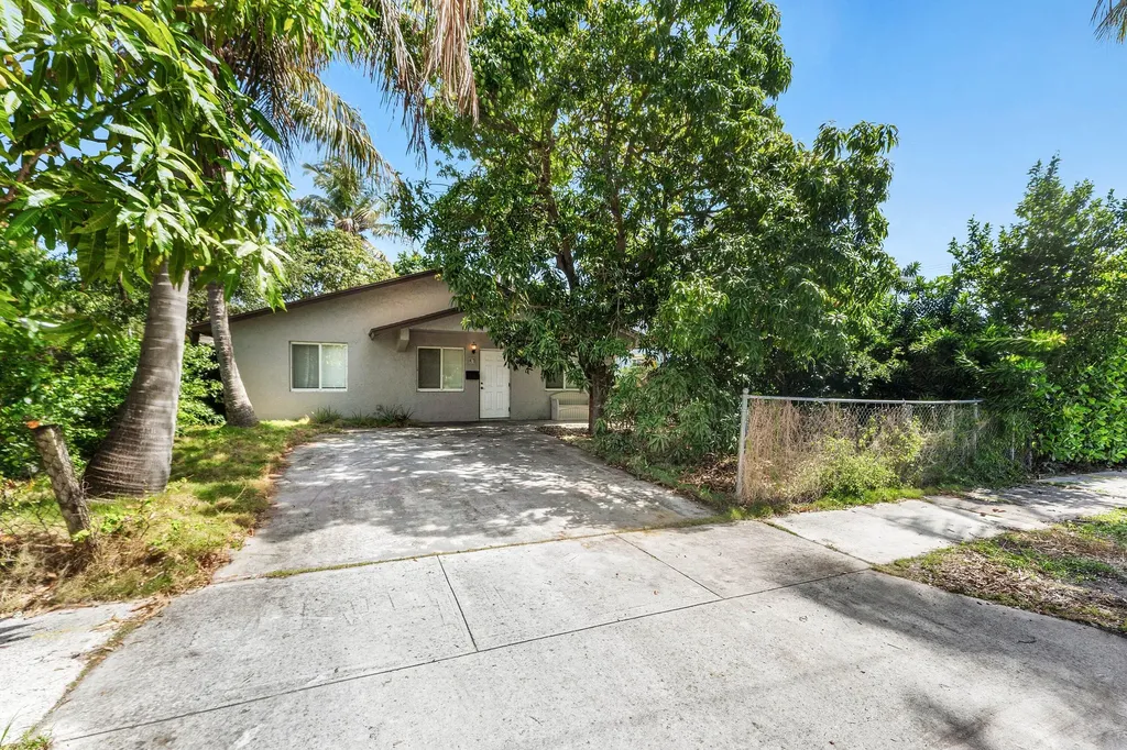 417 Upland Road West Palm Beach FL 33401