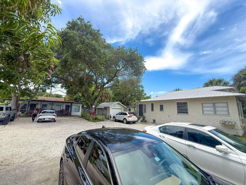 131 S Federal Highway Lake Worth Beach FL 33460
