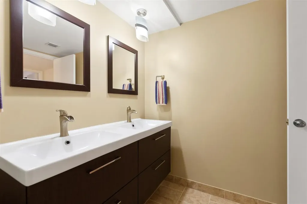 3229 Gardens E Drive Palm Beach Gardens FL 33410