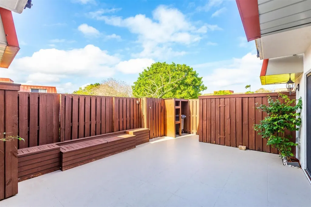 3229 Gardens E Drive Palm Beach Gardens FL 33410