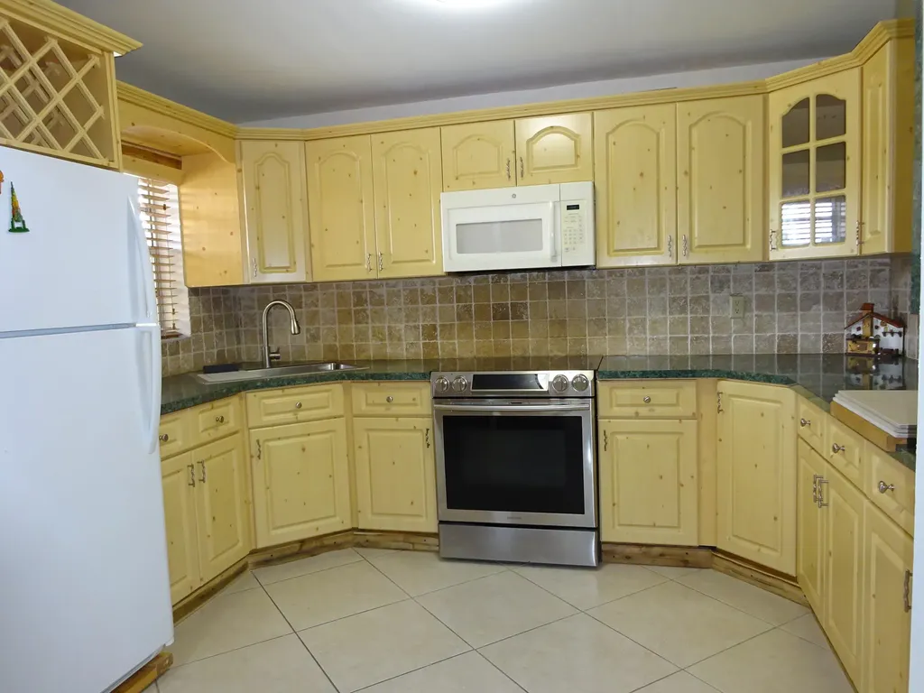 605 S State Road 7 Margate FL 33068