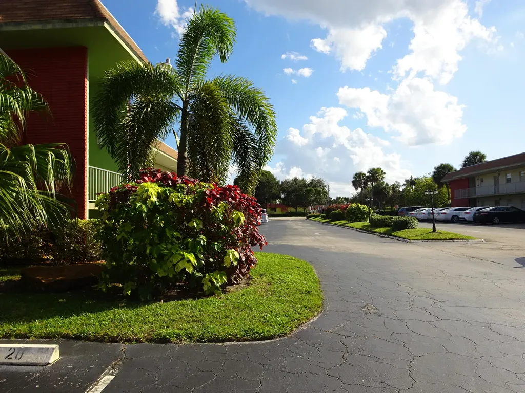 605 S State Road 7 Margate FL 33068