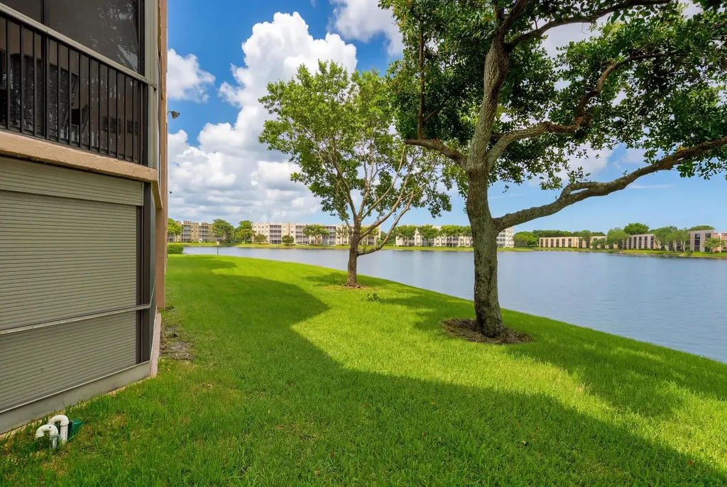 7232 Fairfax Drive Tamarac FL 33321