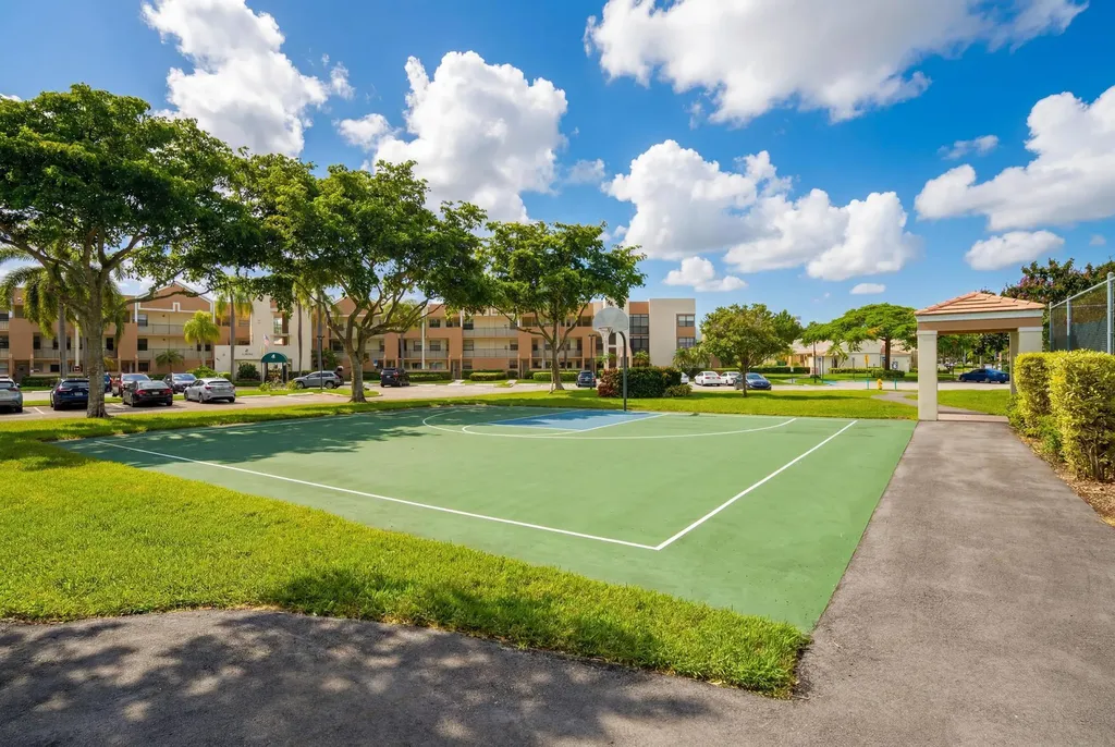 7232 Fairfax Drive Tamarac FL 33321