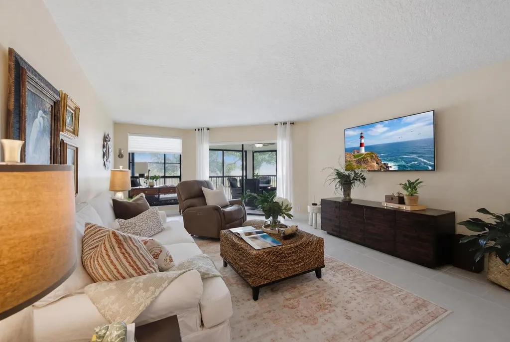 7232 Fairfax Drive Tamarac FL 33321