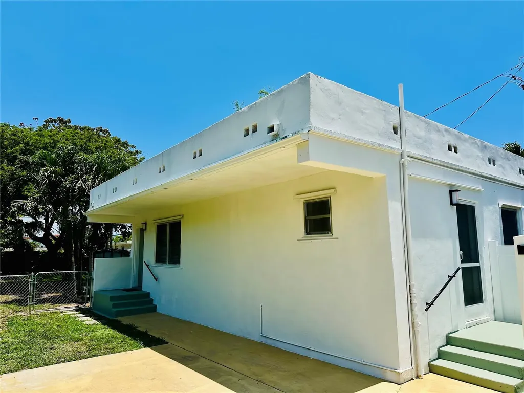 2425 Pierce Street Hollywood FL 33020