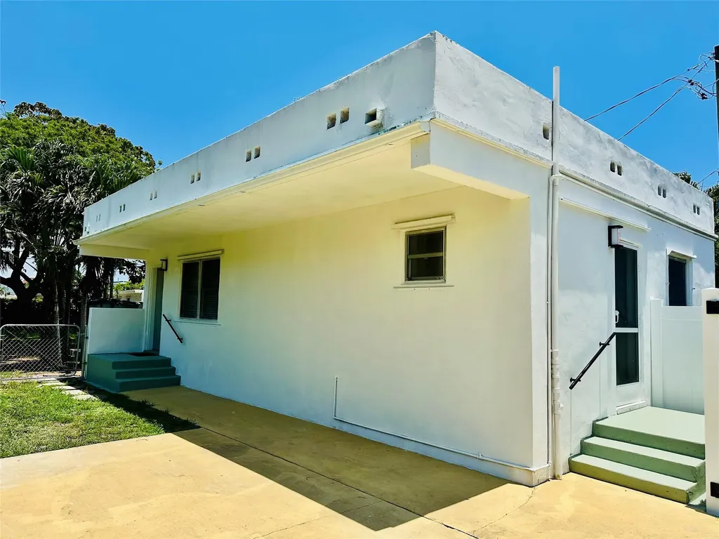 2425 Pierce Street Hollywood FL 33020