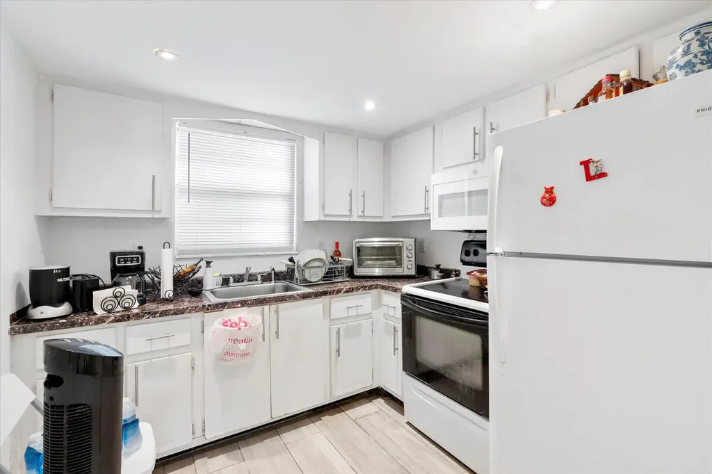 18801 NE 2nd Avenue Miami FL 33179
