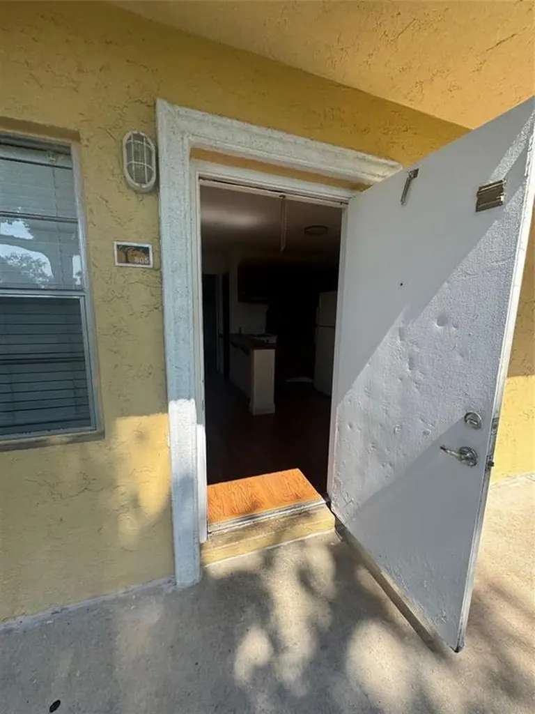 5192 NE 6th Avenue Oakland Park FL 33334
