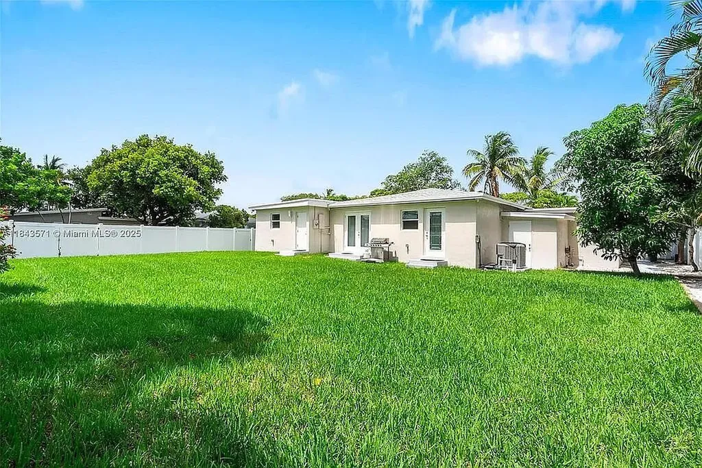 2001 N 22nd Avenue Hollywood FL 33020