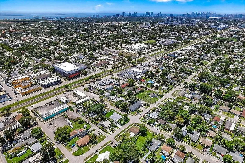 2001 N 22nd Avenue Hollywood FL 33020