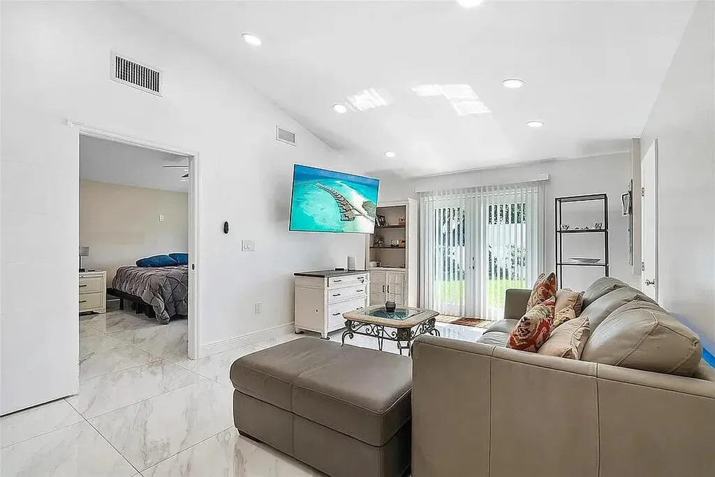 2001 N 22nd Avenue Hollywood FL 33020