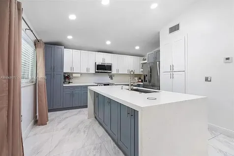 2001 N 22nd Avenue Hollywood FL 33020