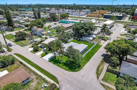2001 N 22nd Avenue Hollywood FL 33020