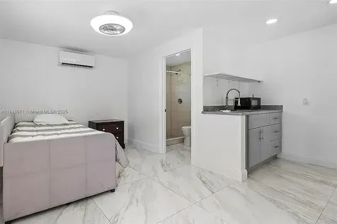 2001 N 22nd Avenue Hollywood FL 33020