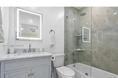 2001 N 22nd Avenue Hollywood FL 33020