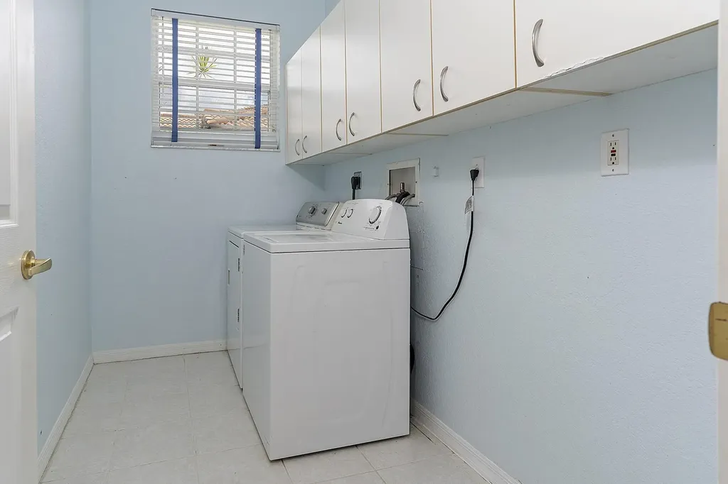 2901 E Aragon Boulevard Sunrise FL 33313