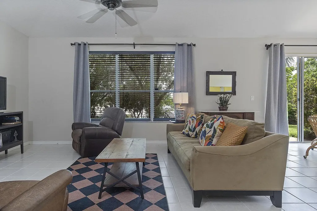 2901 E Aragon Boulevard Sunrise FL 33313