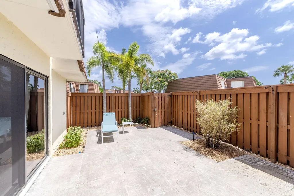 3900 County Line Road Tequesta FL 33469