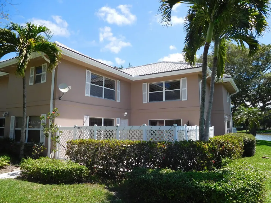 1908 Hartford Court S West Palm Beach FL 33409