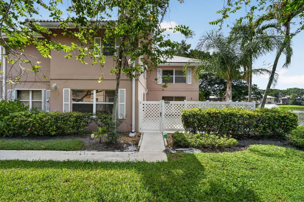 1908 Hartford Court S West Palm Beach FL 33409