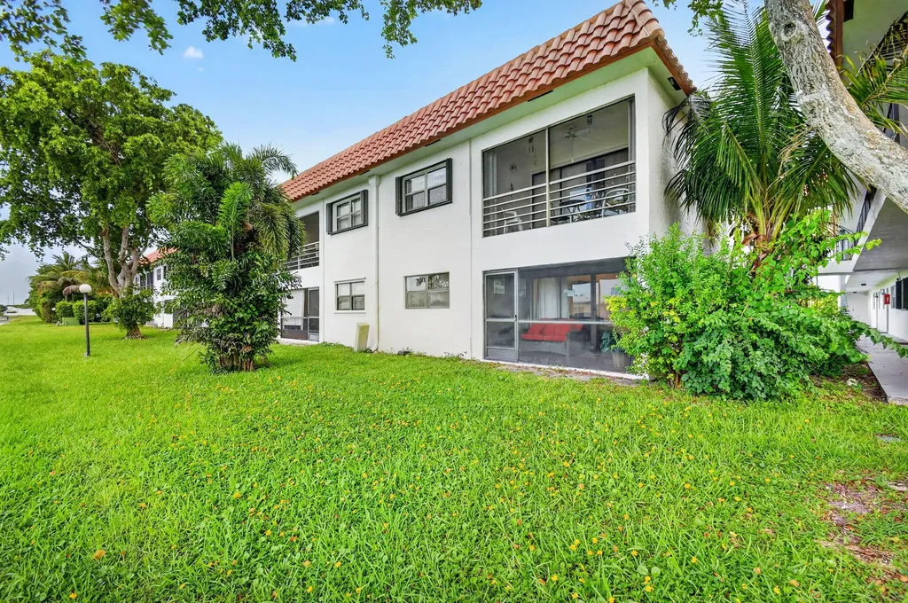 2101 W Woolbright Road Boynton Beach FL 33426