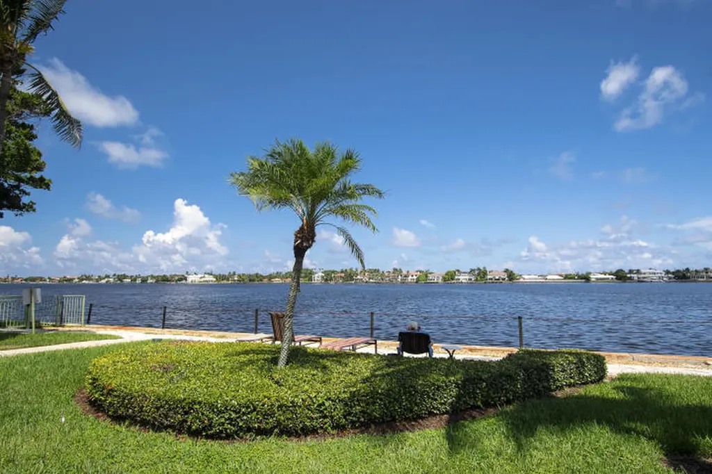 160 Yacht Club Way Hypoluxo FL 33462