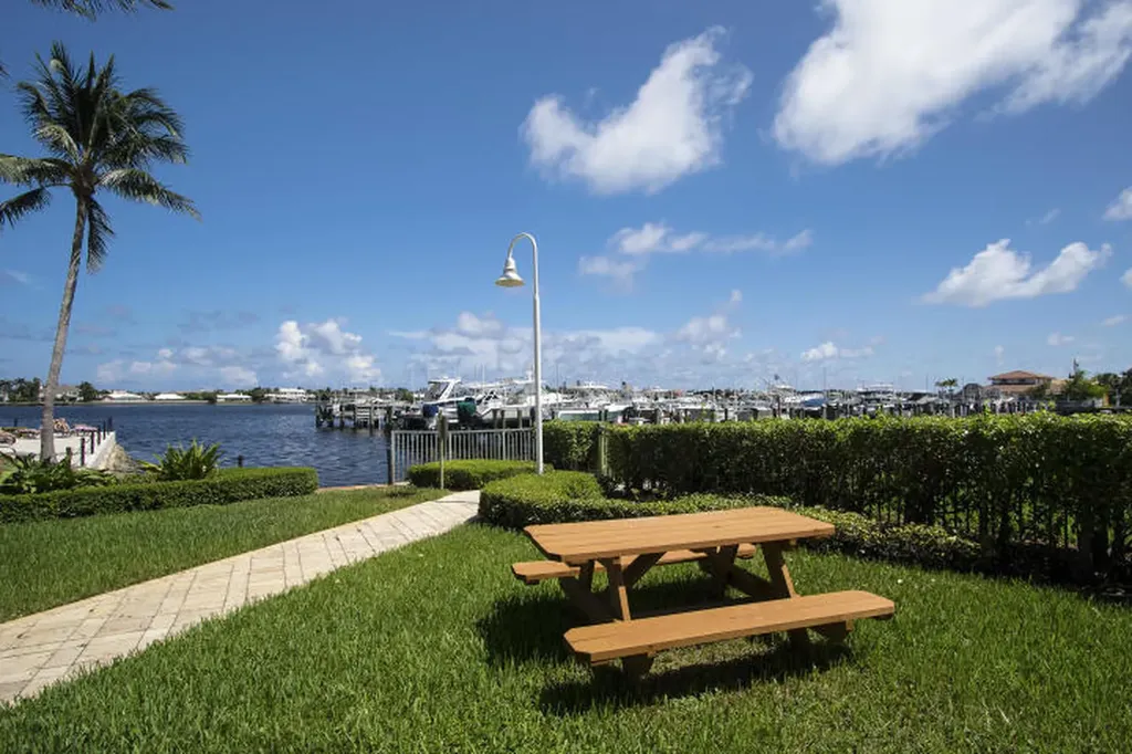 160 Yacht Club Way Hypoluxo FL 33462