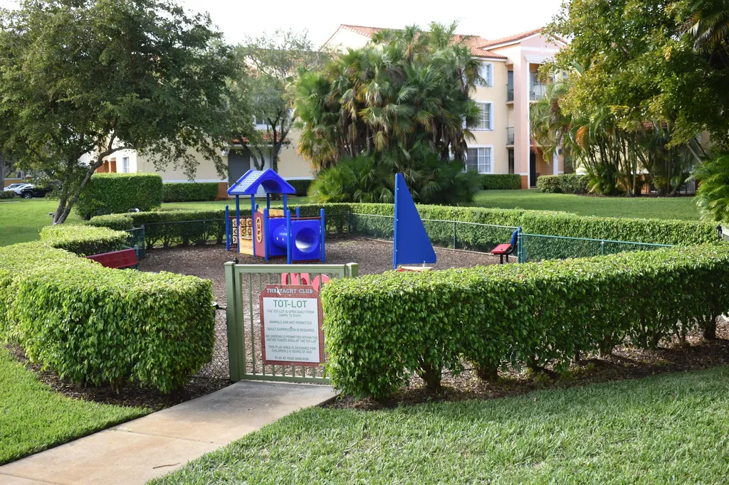 160 Yacht Club Way Hypoluxo FL 33462