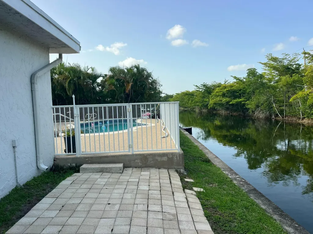 4804 Mango Drive Tamarac FL 33319