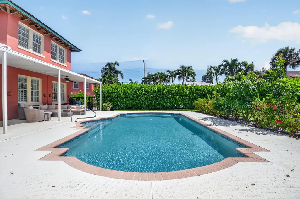 227 Foresteria Drive Lake Park FL 33403