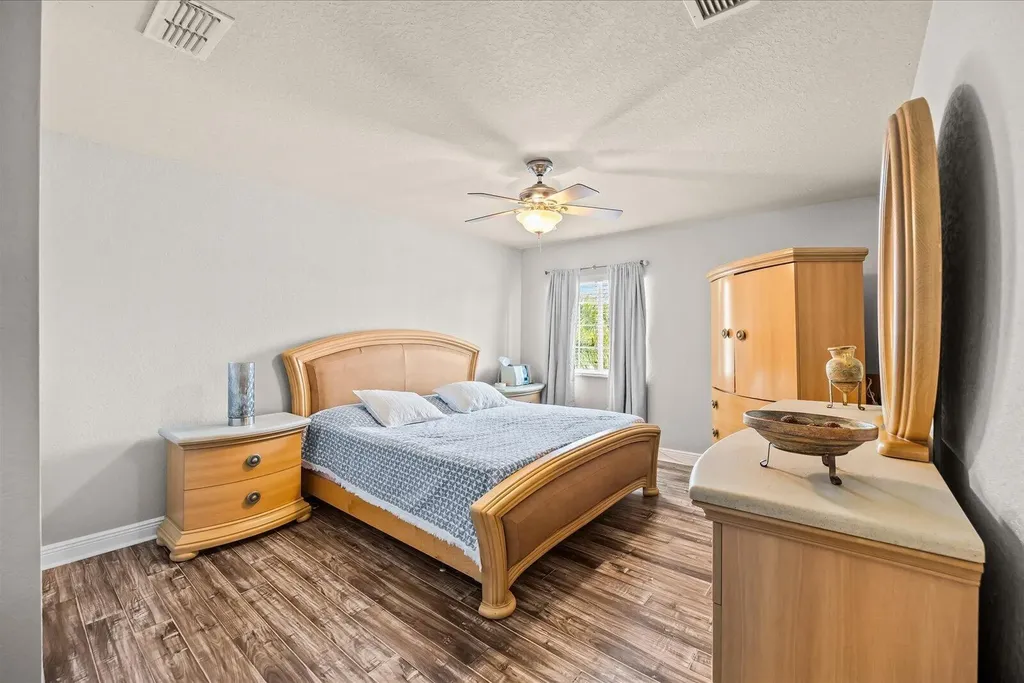1982 SW Jamesport Drive SW Port St Lucie FL 34953
