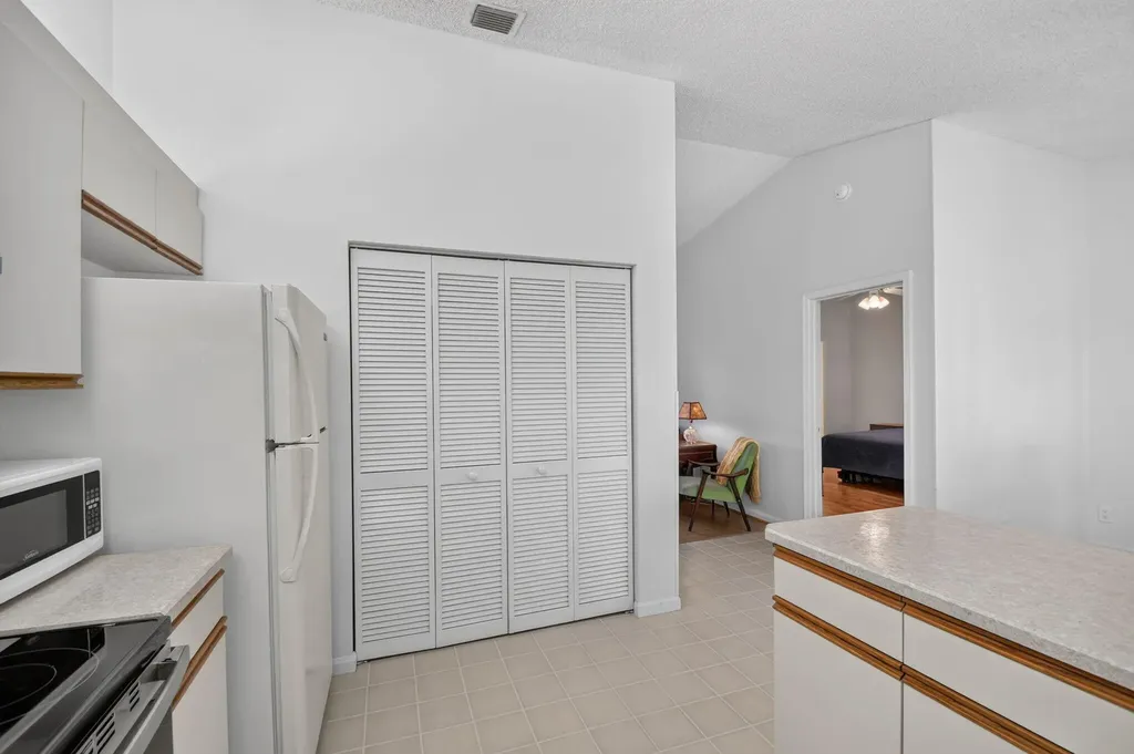51 Via De Casas Norte Boynton Beach FL 33426
