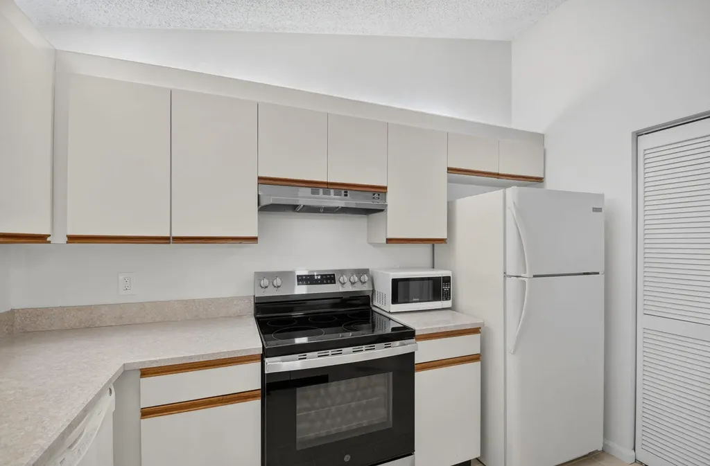 51 Via De Casas Norte Boynton Beach FL 33426