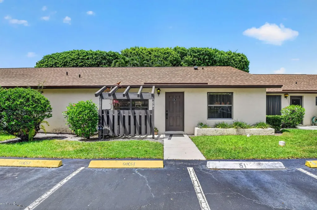 51 Via De Casas Norte Boynton Beach FL 33426