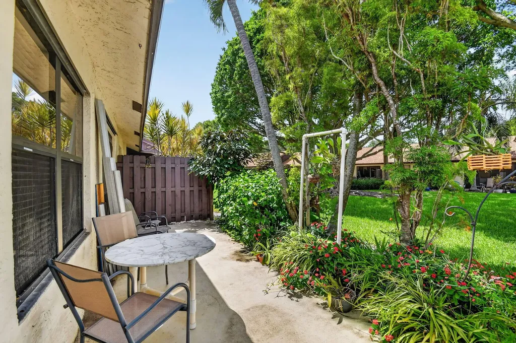 51 Via De Casas Norte Boynton Beach FL 33426