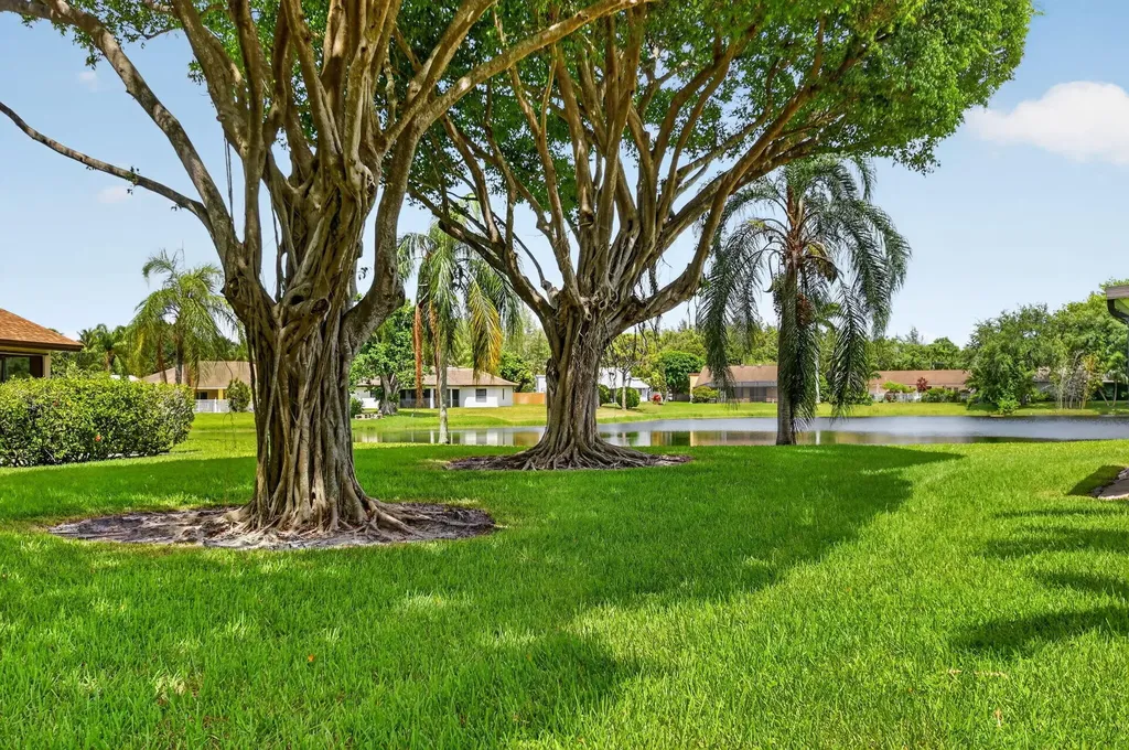 51 Via De Casas Norte Boynton Beach FL 33426