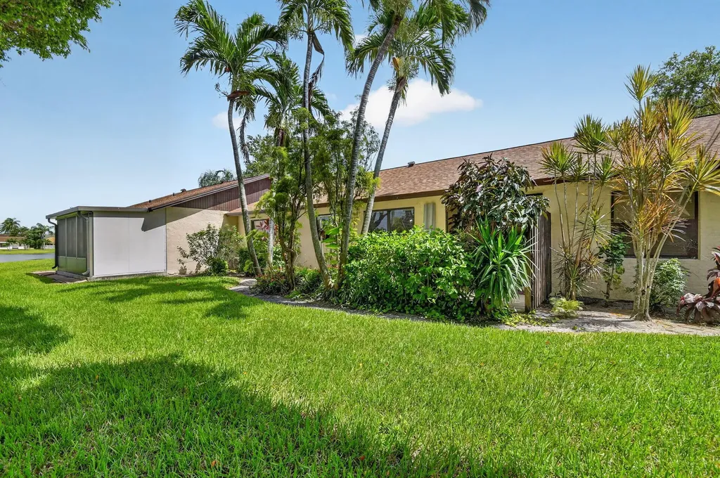51 Via De Casas Norte Boynton Beach FL 33426
