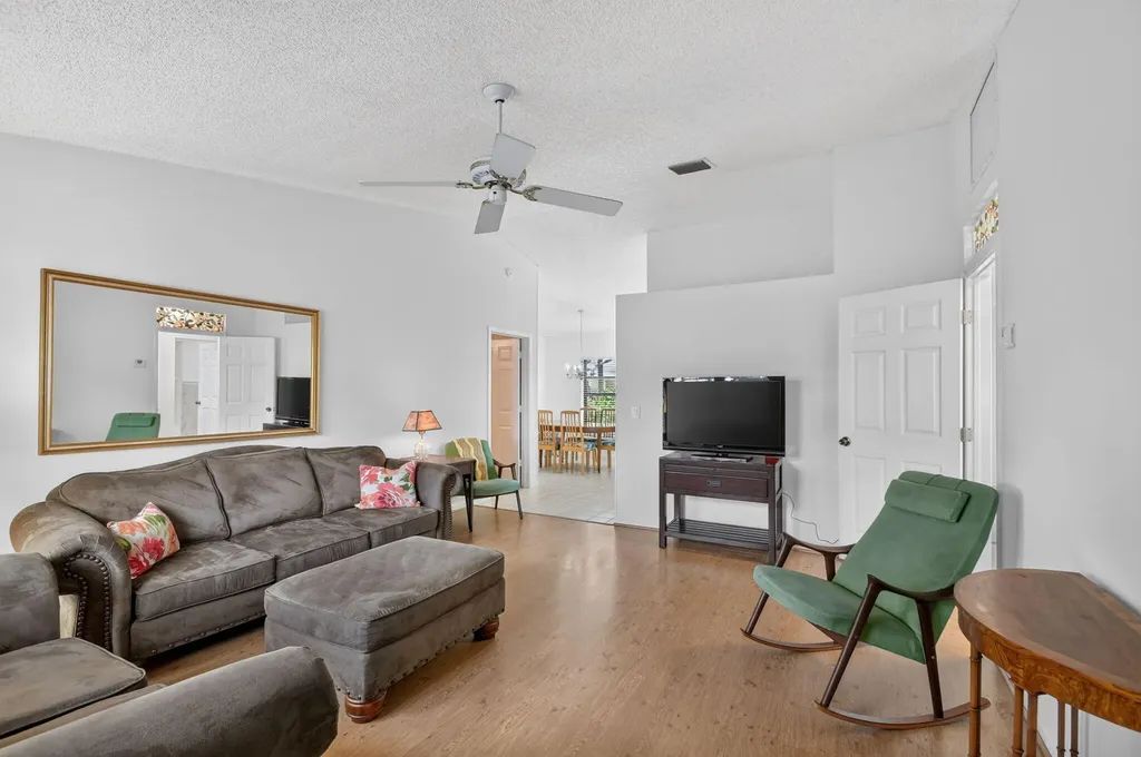 51 Via De Casas Norte Boynton Beach FL 33426