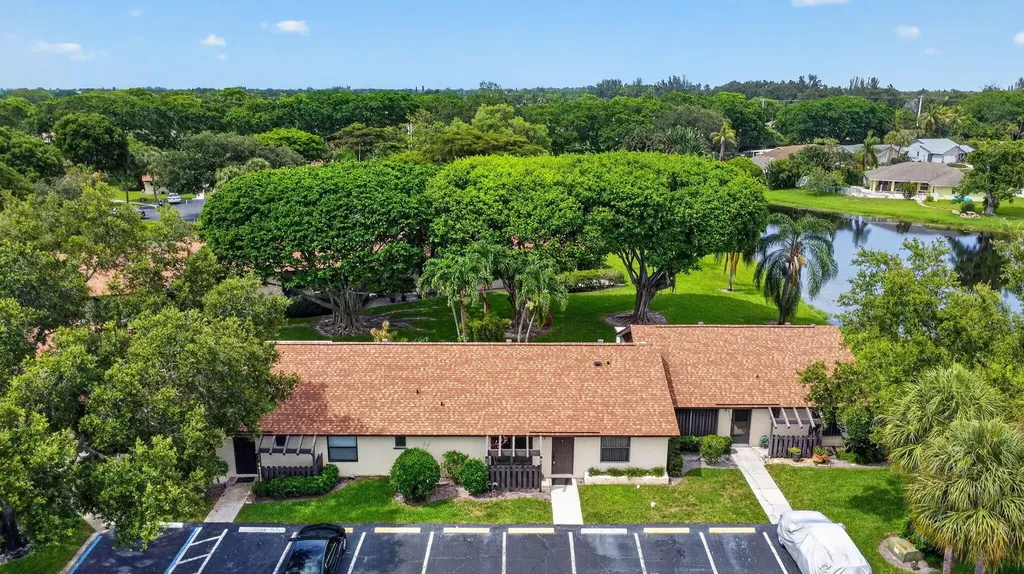 51 Via De Casas Norte Boynton Beach FL 33426
