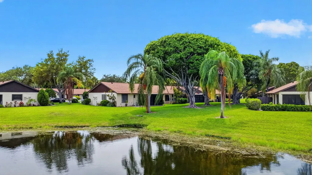 51 Via De Casas Norte Boynton Beach FL 33426