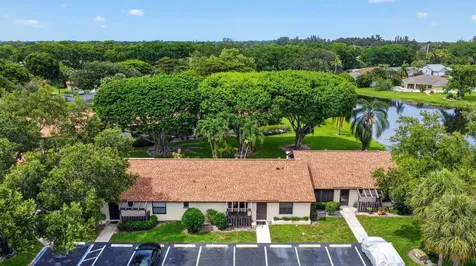 51 Via De Casas Norte Boynton Beach FL 33426