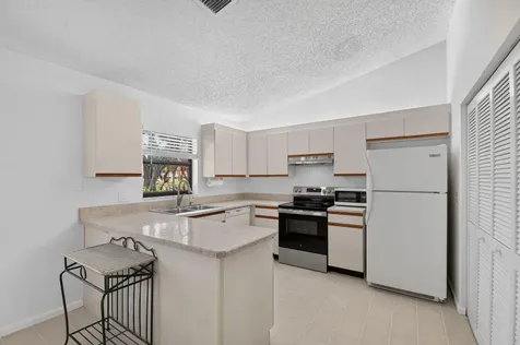 51 Via De Casas Norte Boynton Beach FL 33426