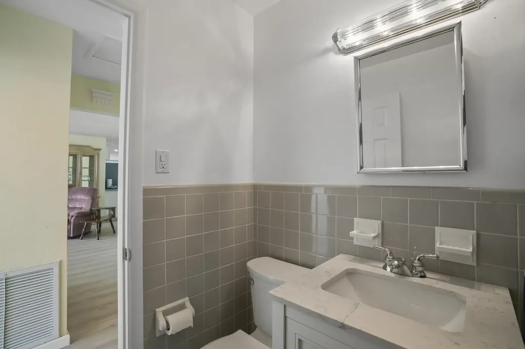 2270 SW 30th Terrace Fort Lauderdale FL 33312