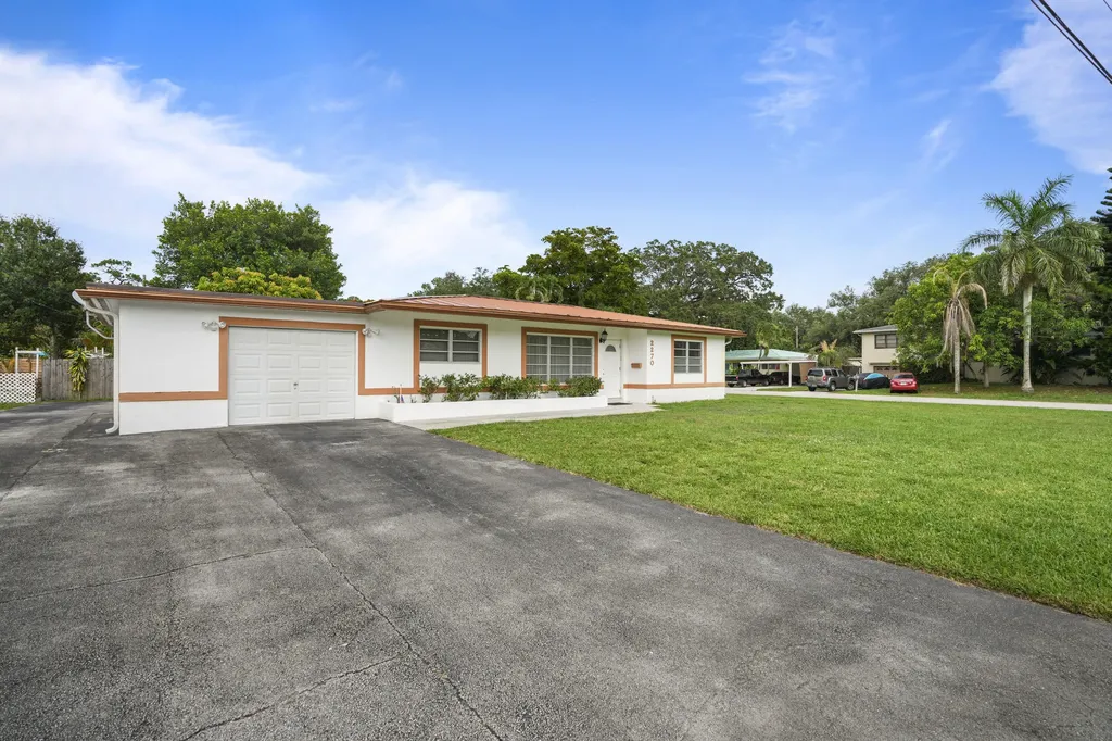 2270 SW 30th Terrace Fort Lauderdale FL 33312