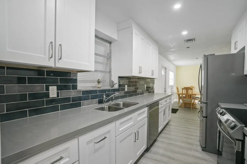 2270 SW 30th Terrace Fort Lauderdale FL 33312