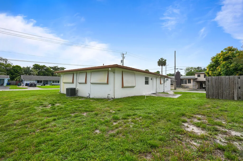 2270 SW 30th Terrace Fort Lauderdale FL 33312
